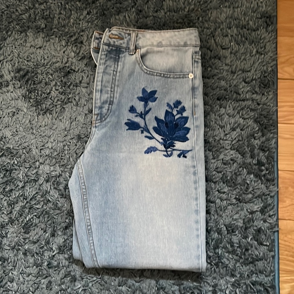embroidered light wash straight leg jeans